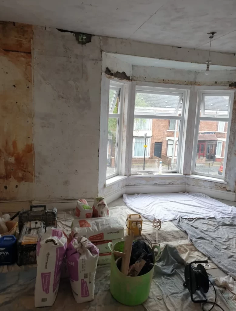 living-room-plastering-hull-1 A living room in a first floor flat in Hull before being plastered